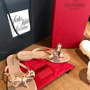 Auth Valentino Rockstud sandals ❤️