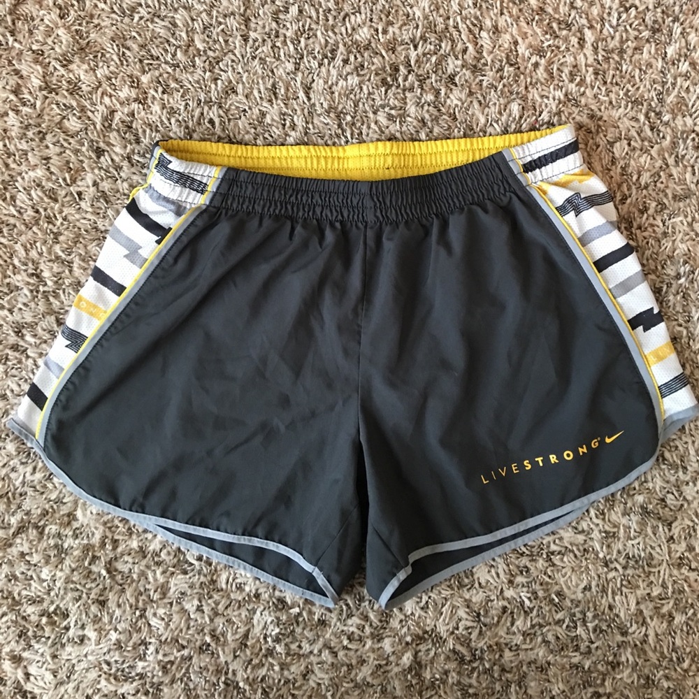 Nike Livestrong M shorts