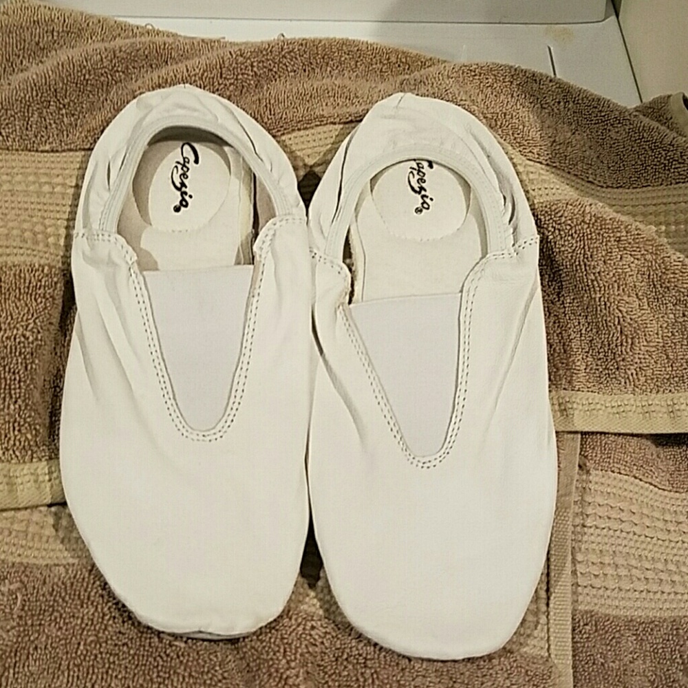 Gymnastic shoes
