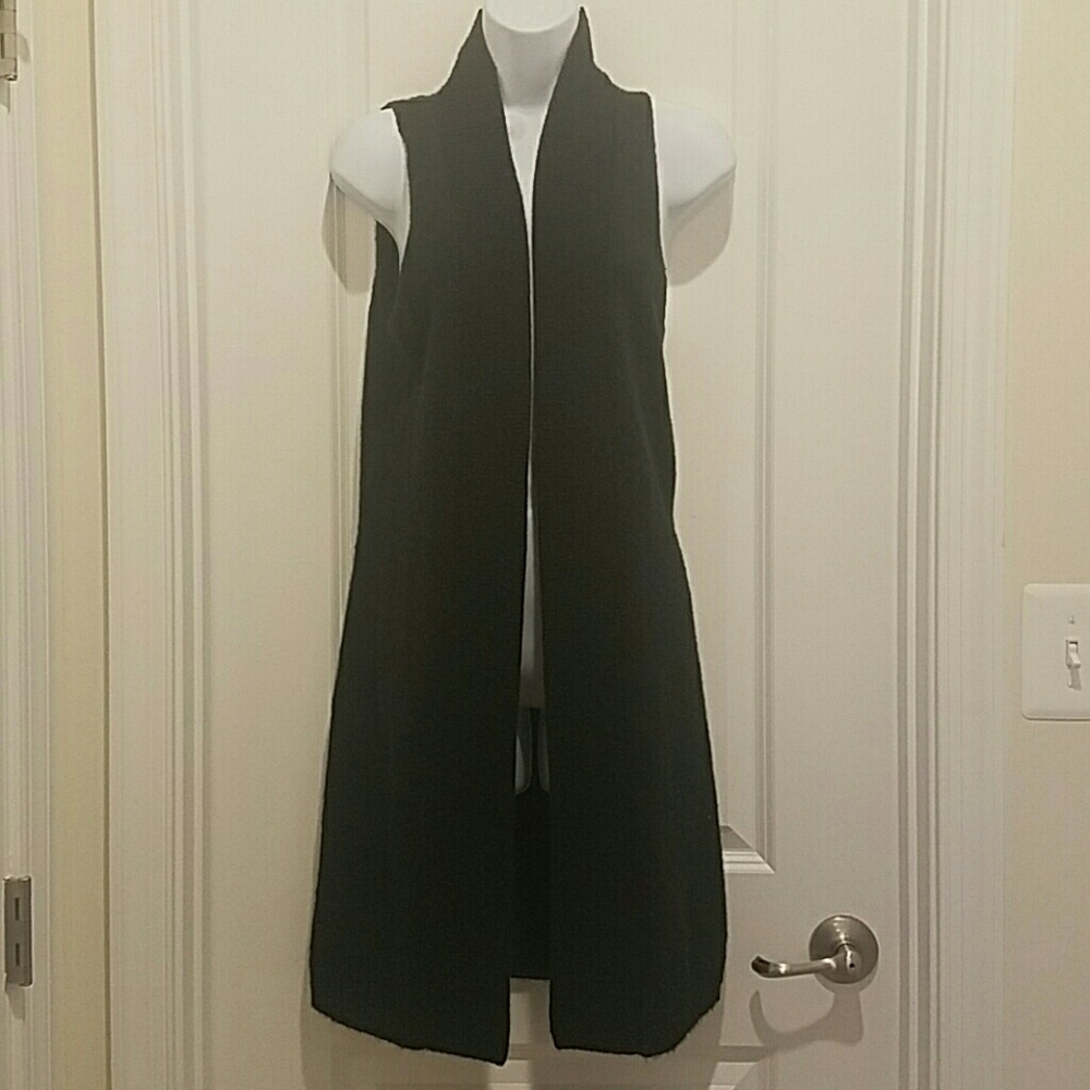 Cute sleeveless duster!
