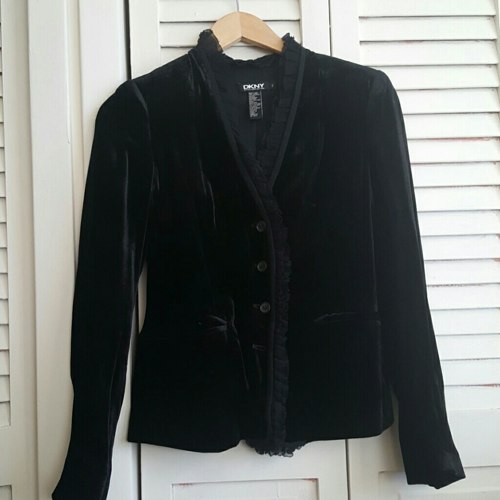 Elegant DKNY black velvet with lace trim blazer!