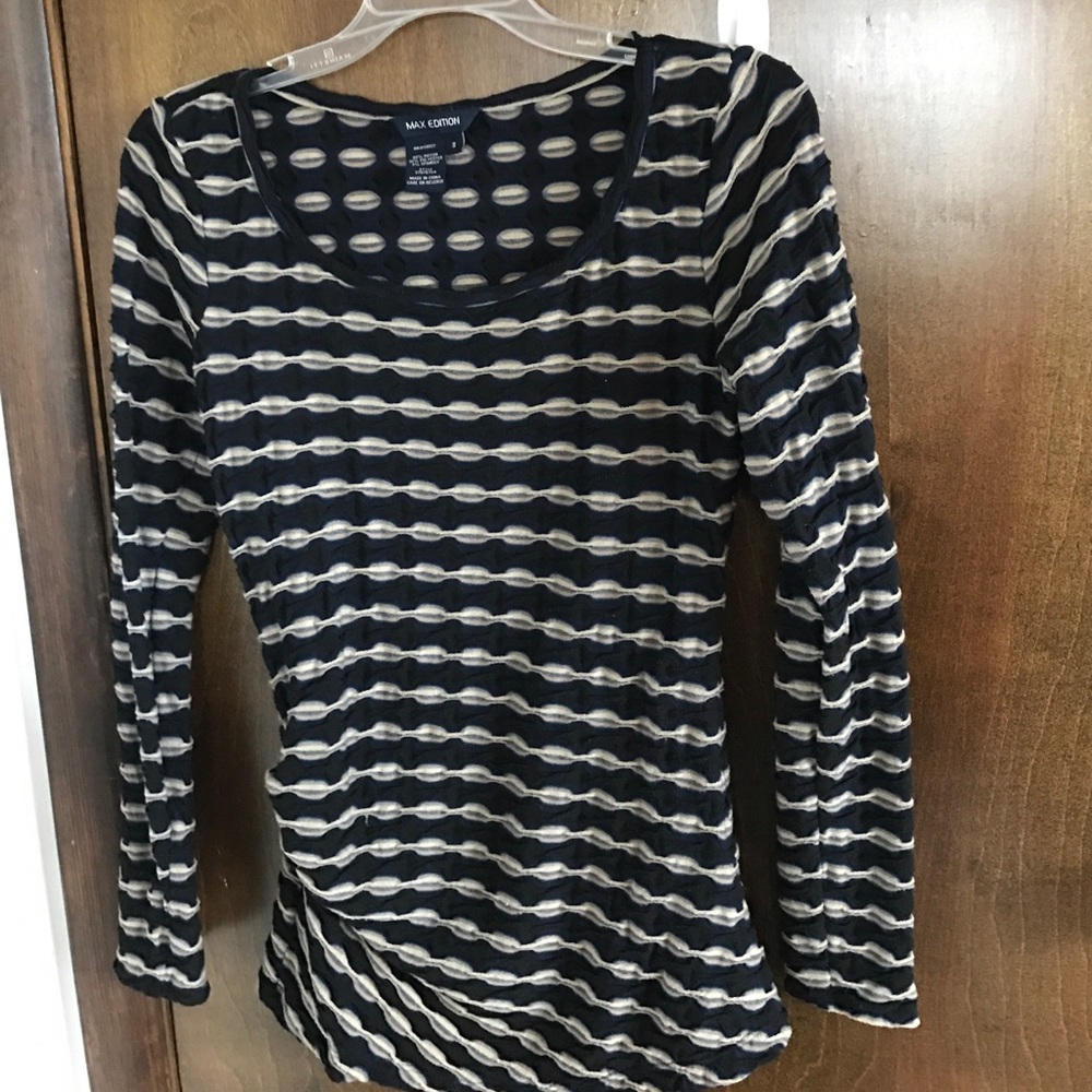 Patterned, long sleeve shirt.