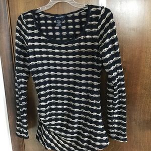 Patterned, long sleeve shirt.