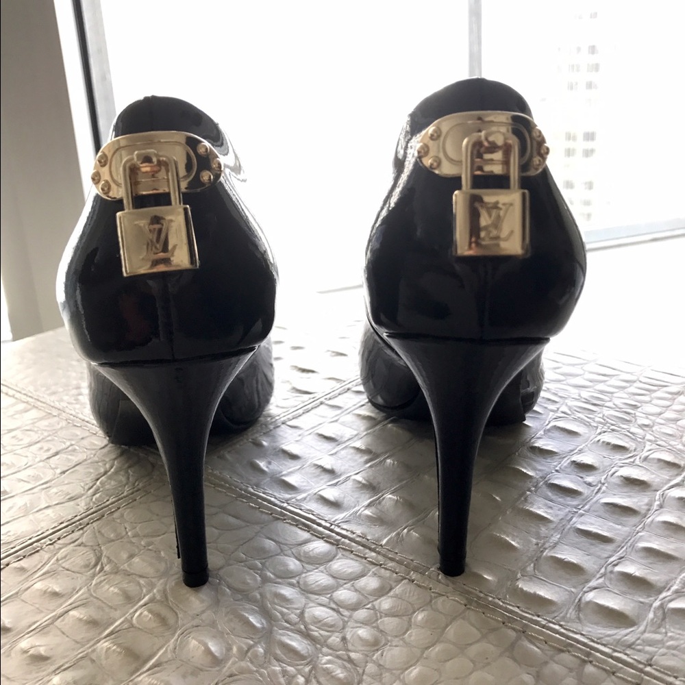Louis Vuitton black oh really! Heels size 38