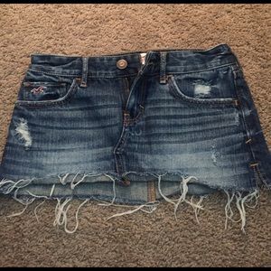 Short jean skirt, ripped edge look.
