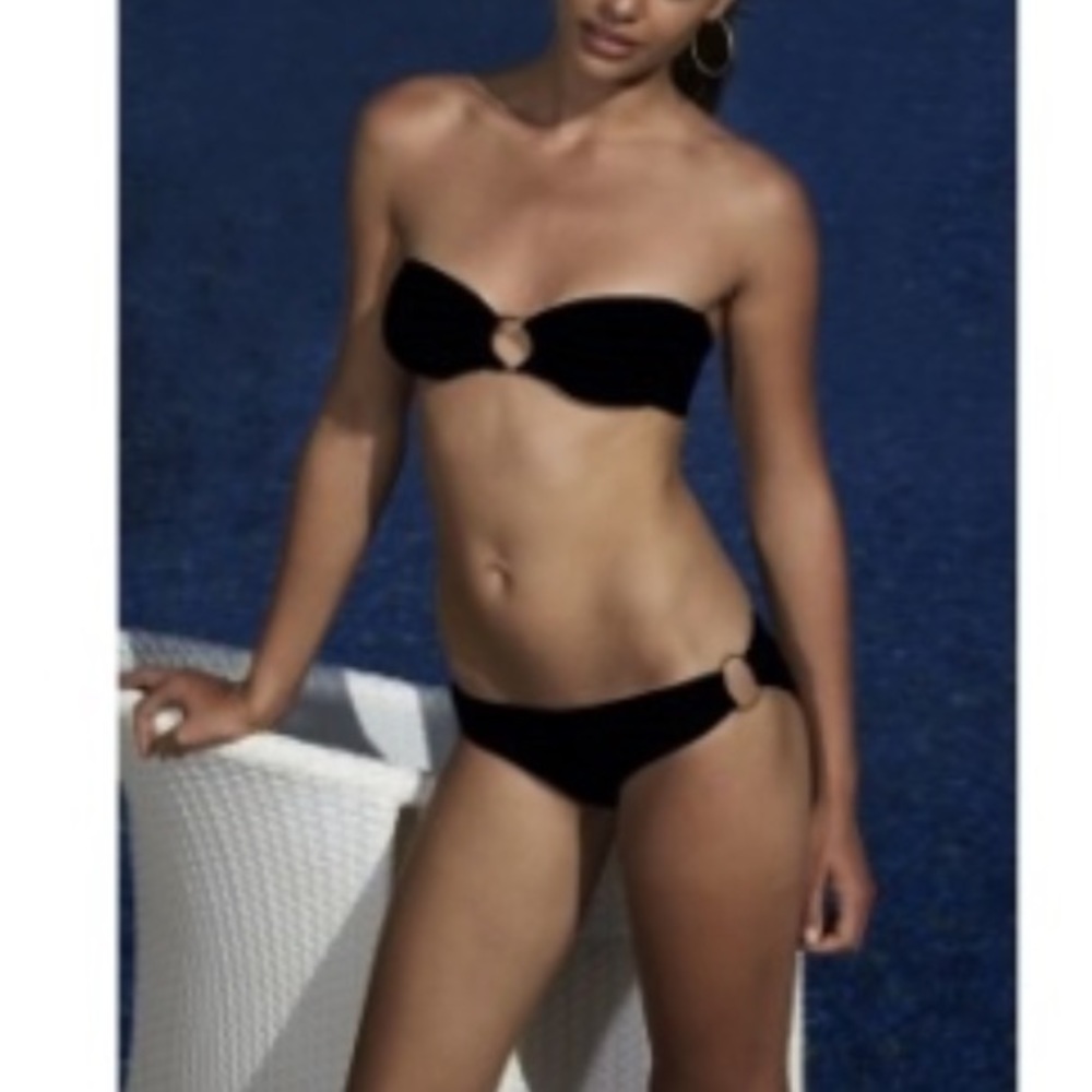 Black bandeau bikini
