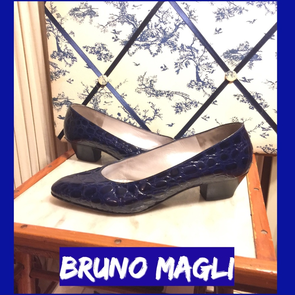 SALE🌷SZ 9-BRUNO MAGLI 2" BLUE LEATHER PUMPS