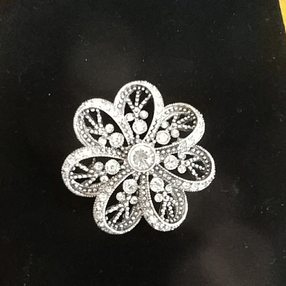 Flower antique looking pin