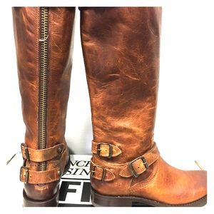FRYE size 8 Veronica back zipper in cognac