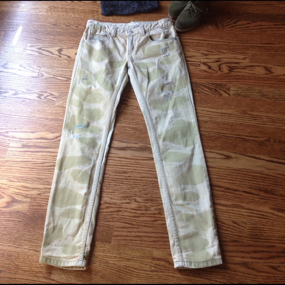 Free People Distressed Jeans size 27