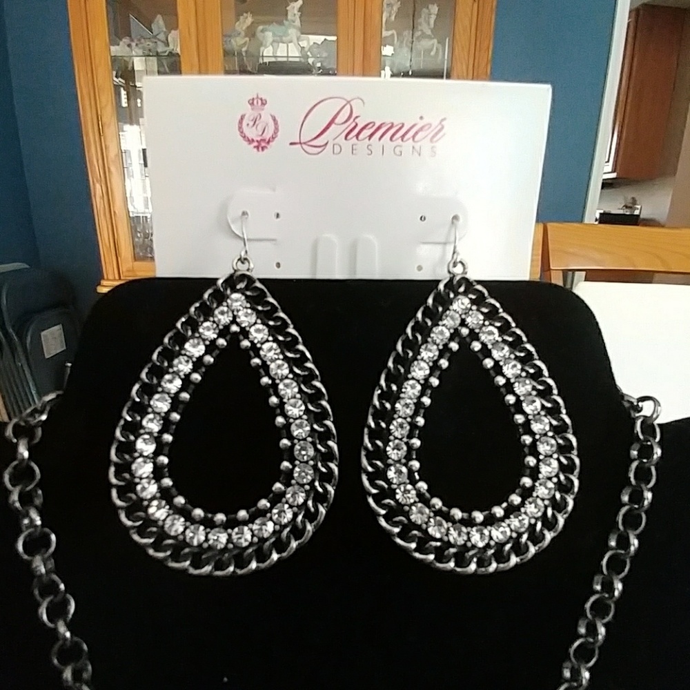 Crystal chic earrings.