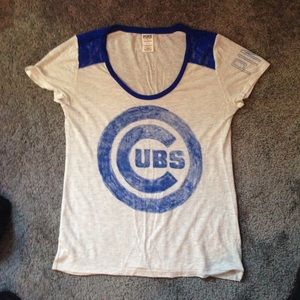 PINK Chicago cups tee