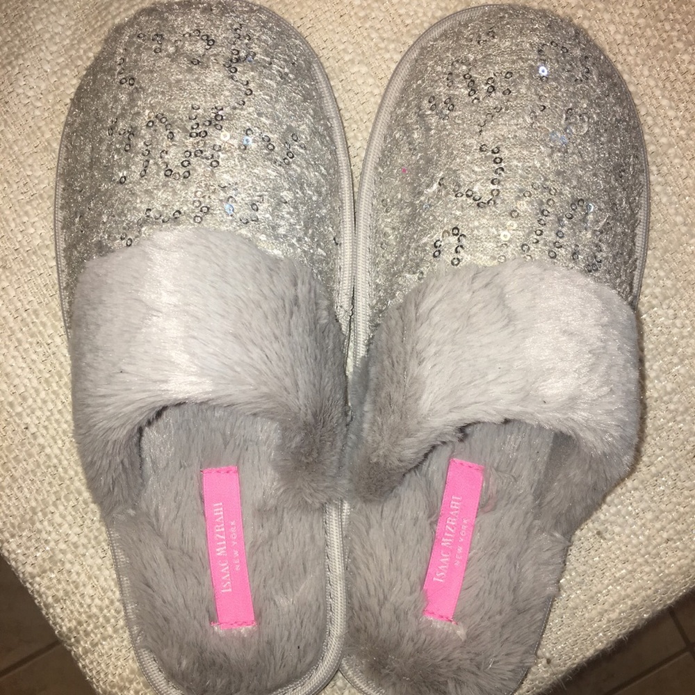Isaac mizrahi grey sequin slippers