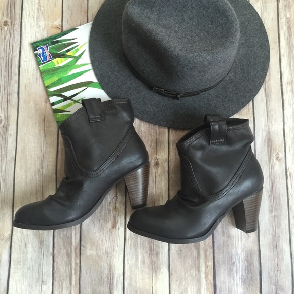 Slouchy ankle bootie-nwot - Picture 2 of 4