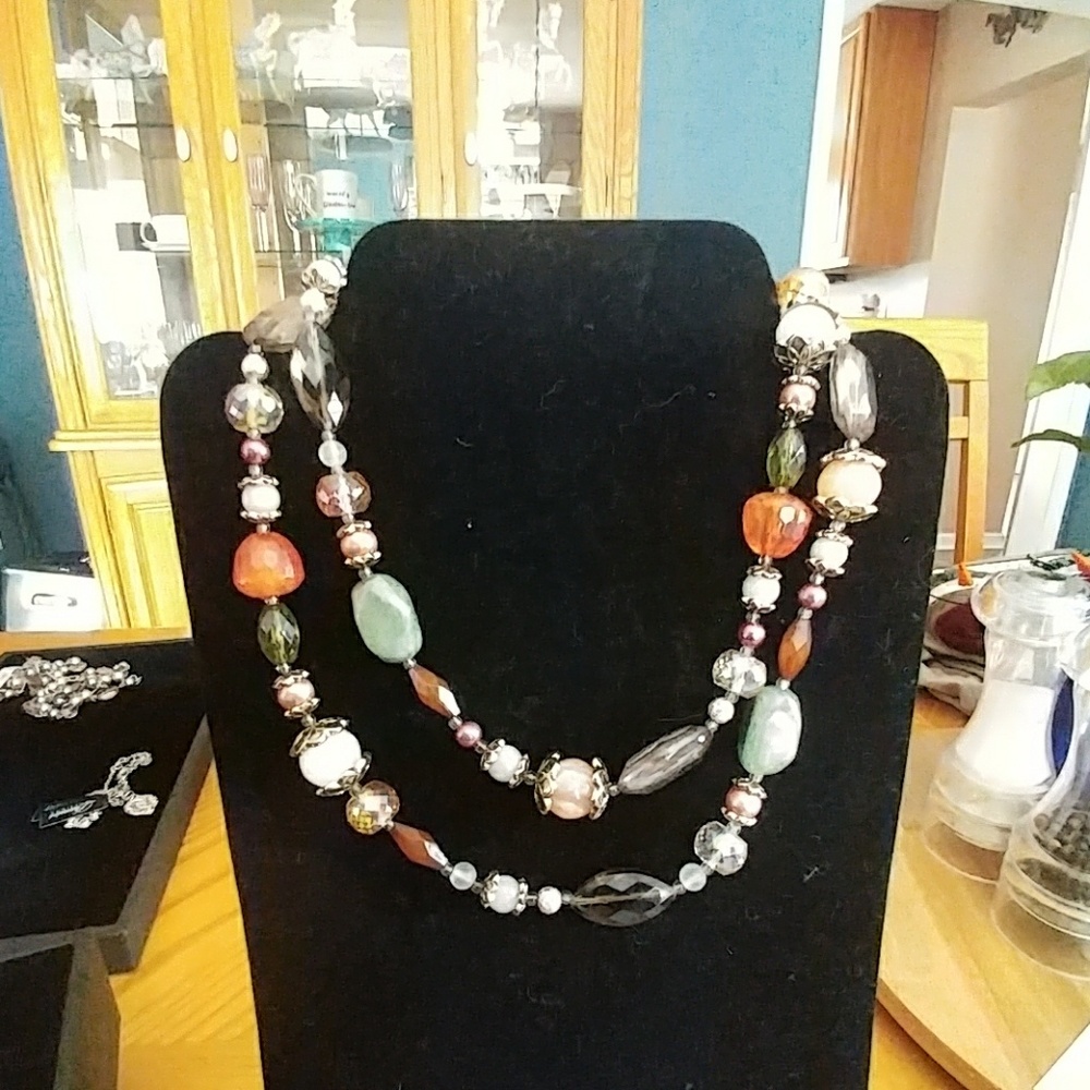 Shades of chic necklace