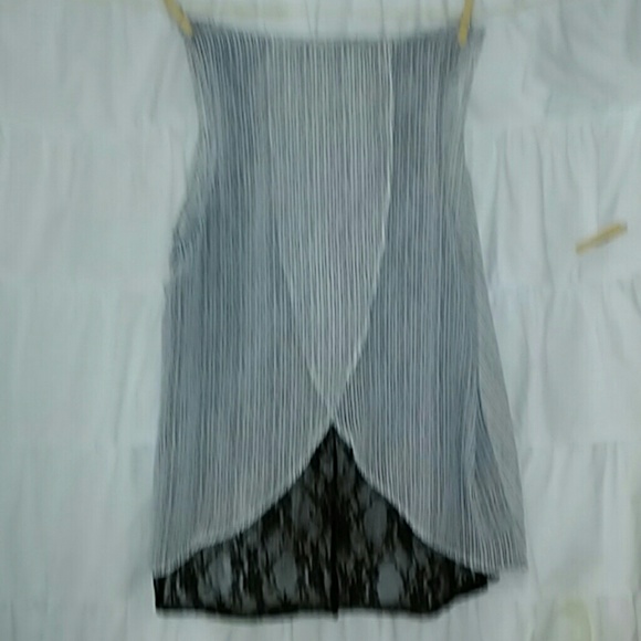 New Torrid High Low Top With Lace Size 1 - Picture 2 of 3