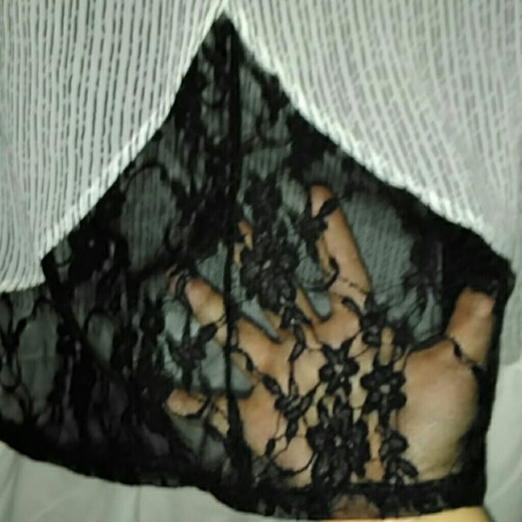 New Torrid High Low Top With Lace Size 1 - Picture 3 of 3