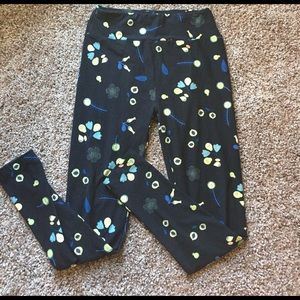Black floral print LLR OS leggings