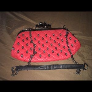 Skull clutch