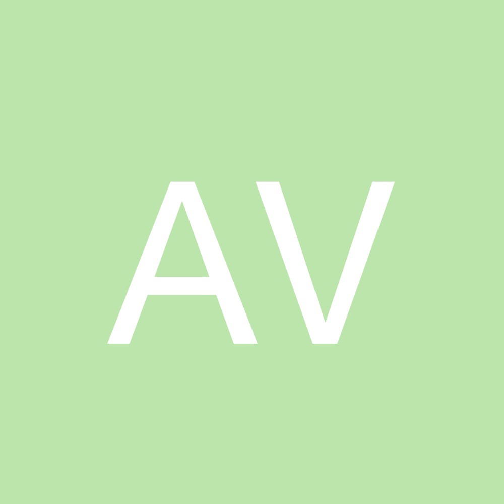 Meet your Posher, Adrienne