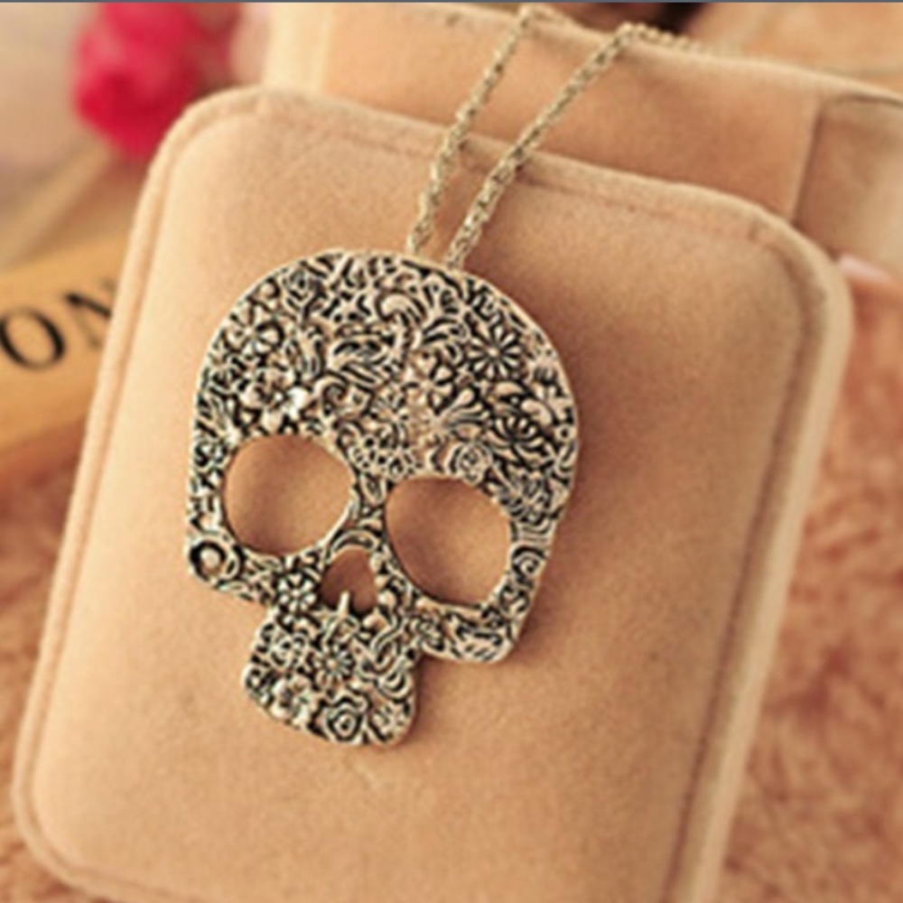 Large Skull necklace