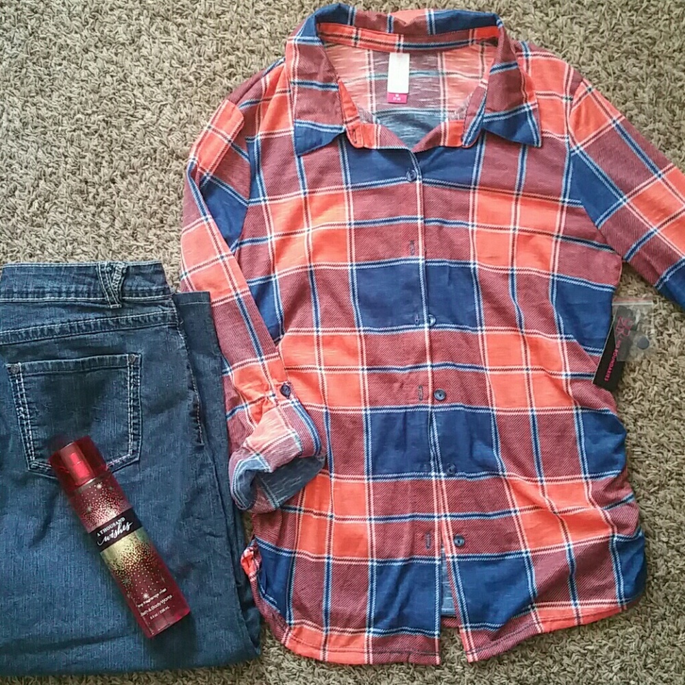 *donated* Plaid button down shirt