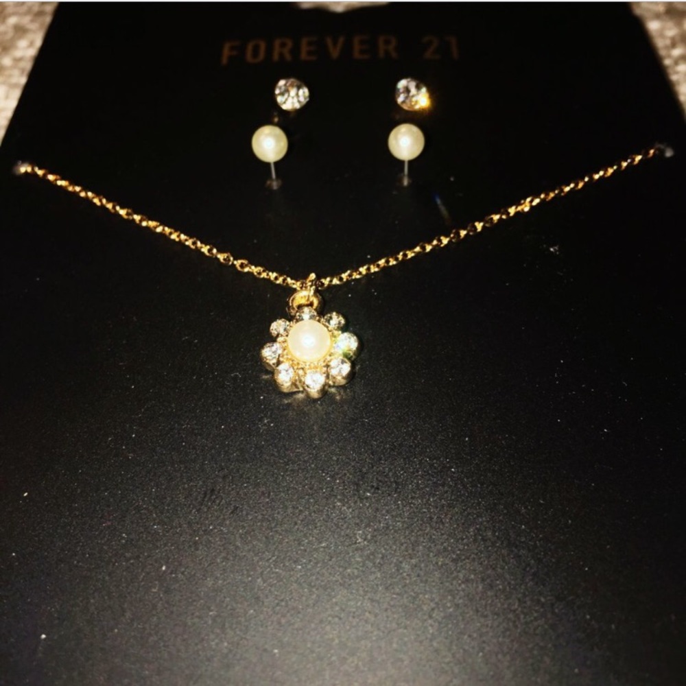 Forever 21 necklace and earring set
