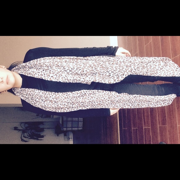 Cheetah print long scarf - Picture 2 of 2