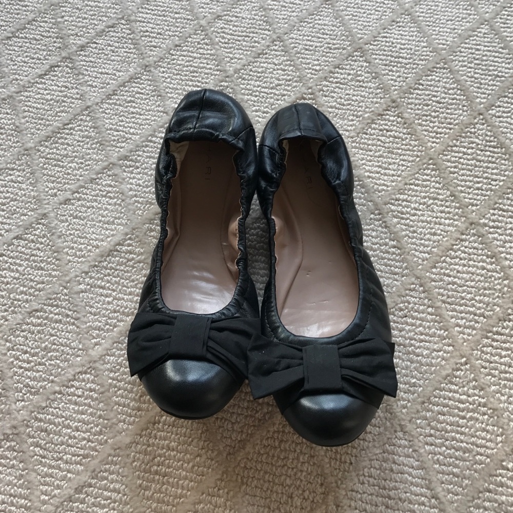 Tahari black leather ballet flats with bow