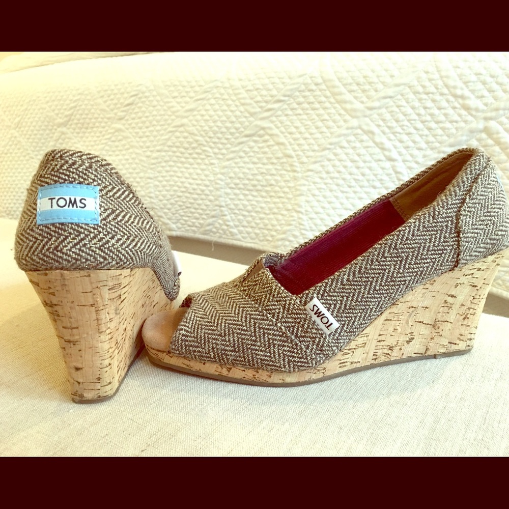 TOMS brown herringbone cork peep toe wedges sz 8.5