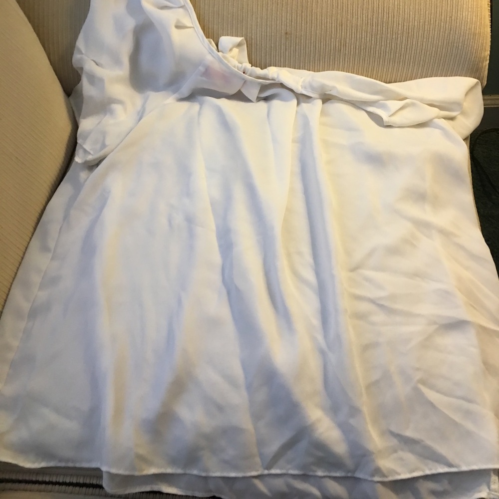 White top bow in back