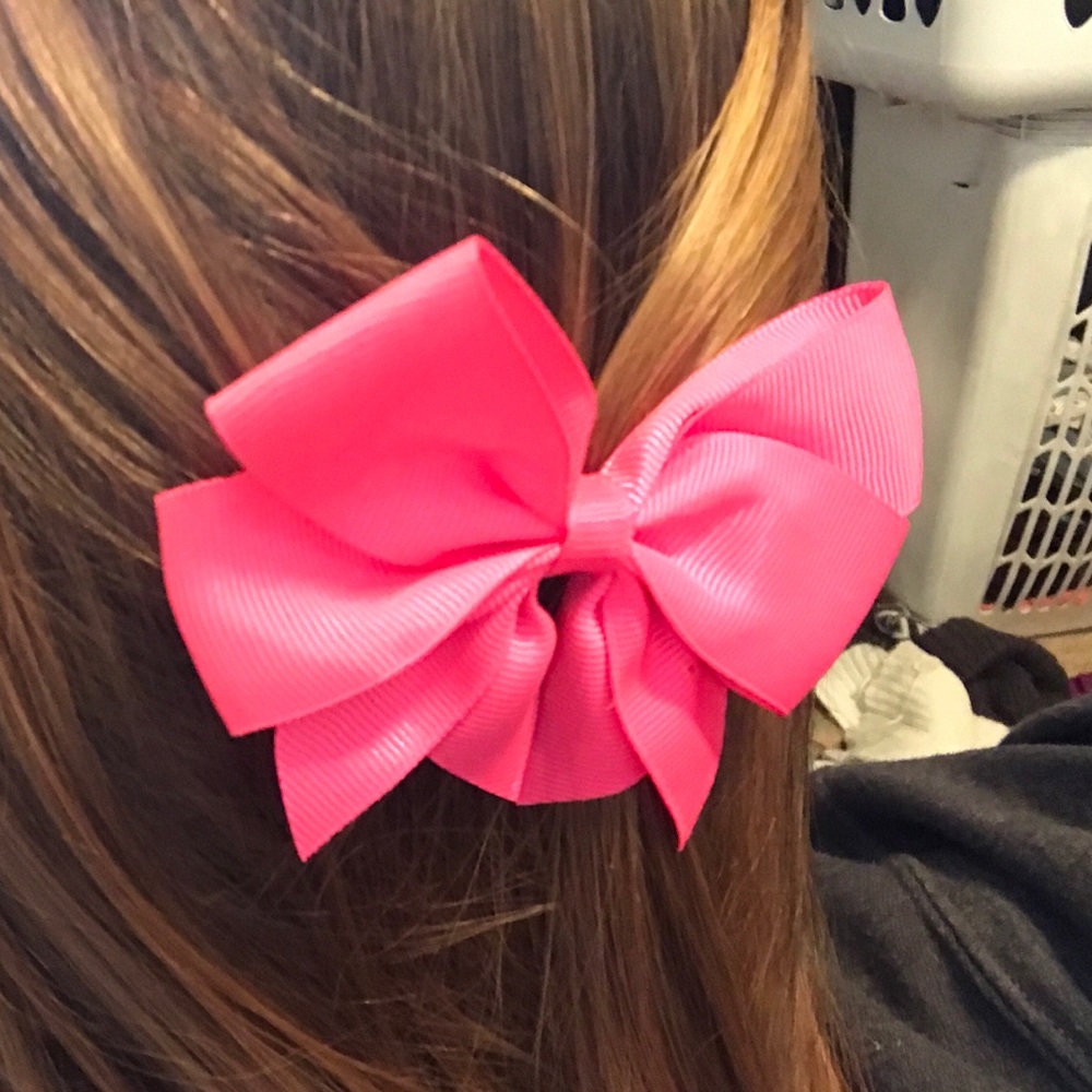 Bright pink hair bow