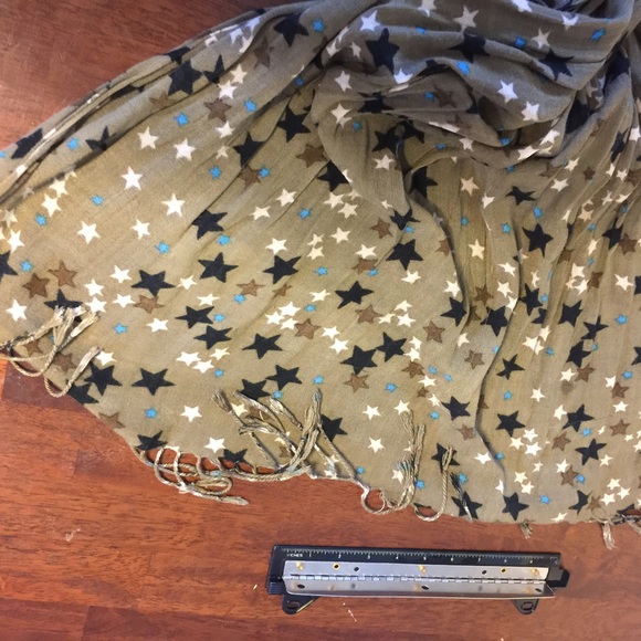 Long, wide & fun scarf that is large enough to wear as a shawl! - Picture 2 of 3