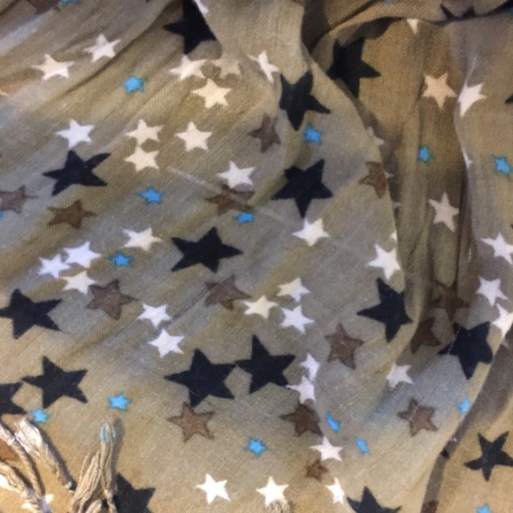 Long, wide & fun scarf that is large enough to wear as a shawl! - Picture 3 of 3