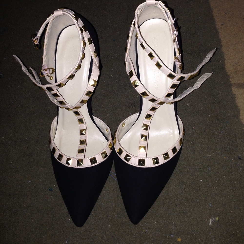 Black&Beige studded heels 👠