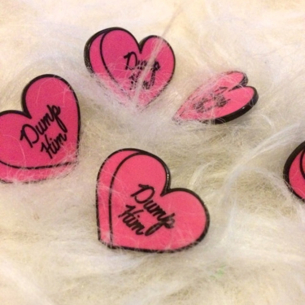 Dump Him Heart Feminist Soft Enamel Lapel Pin - Picture 1 of 5