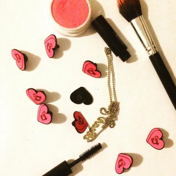 Dump Him Heart Feminist Soft Enamel Lapel Pin - Picture 4 of 5