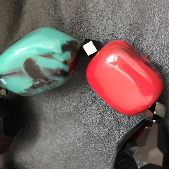 A brand new stretch bracelet! Never worn! Tag on - Picture 3 of 4