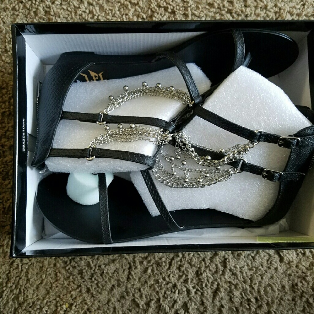 Shoe
