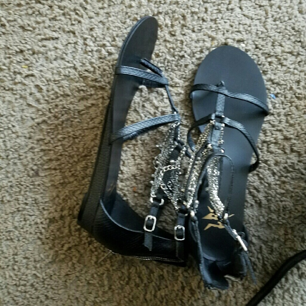 Shoe - Picture 2 of 3