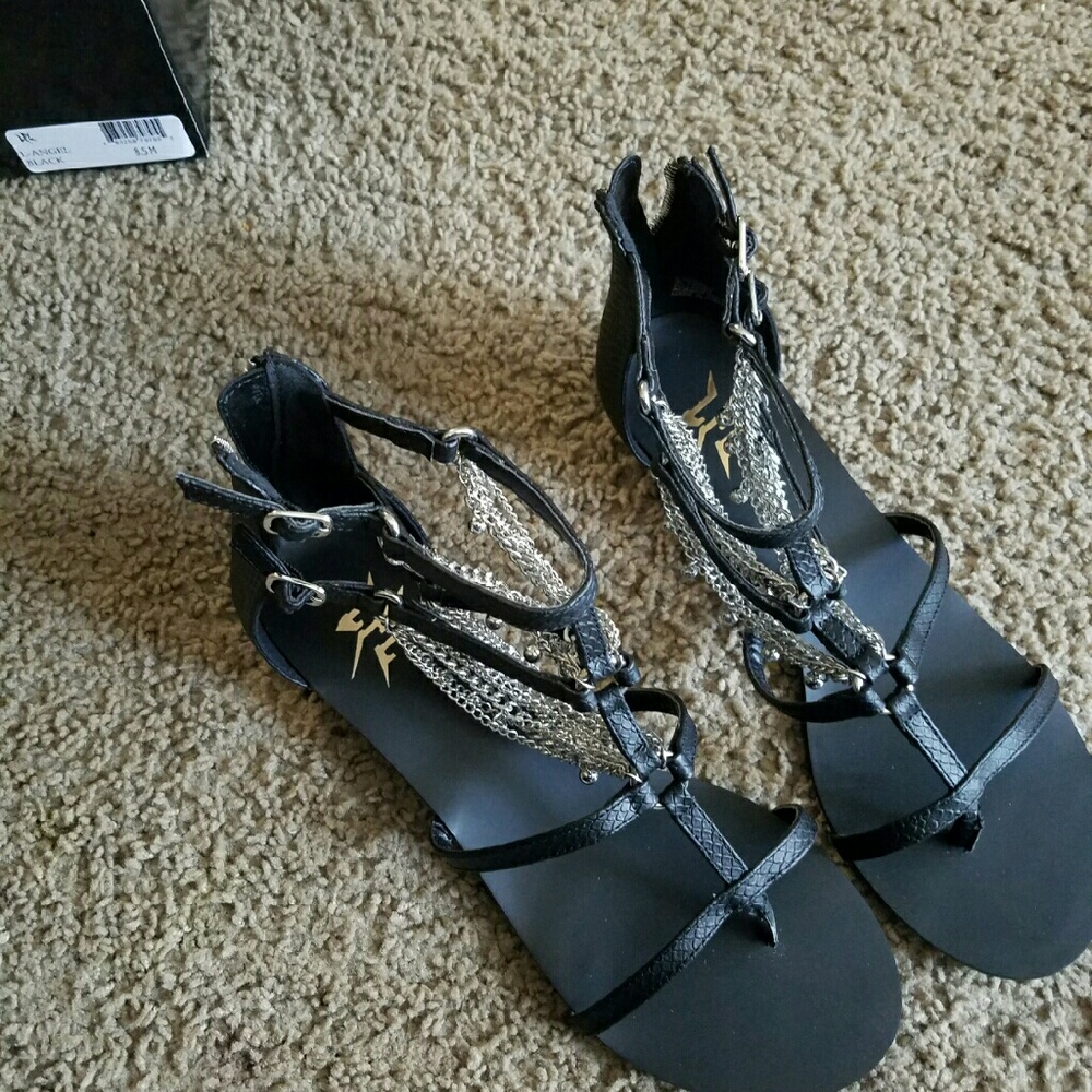 Shoe - Picture 3 of 3