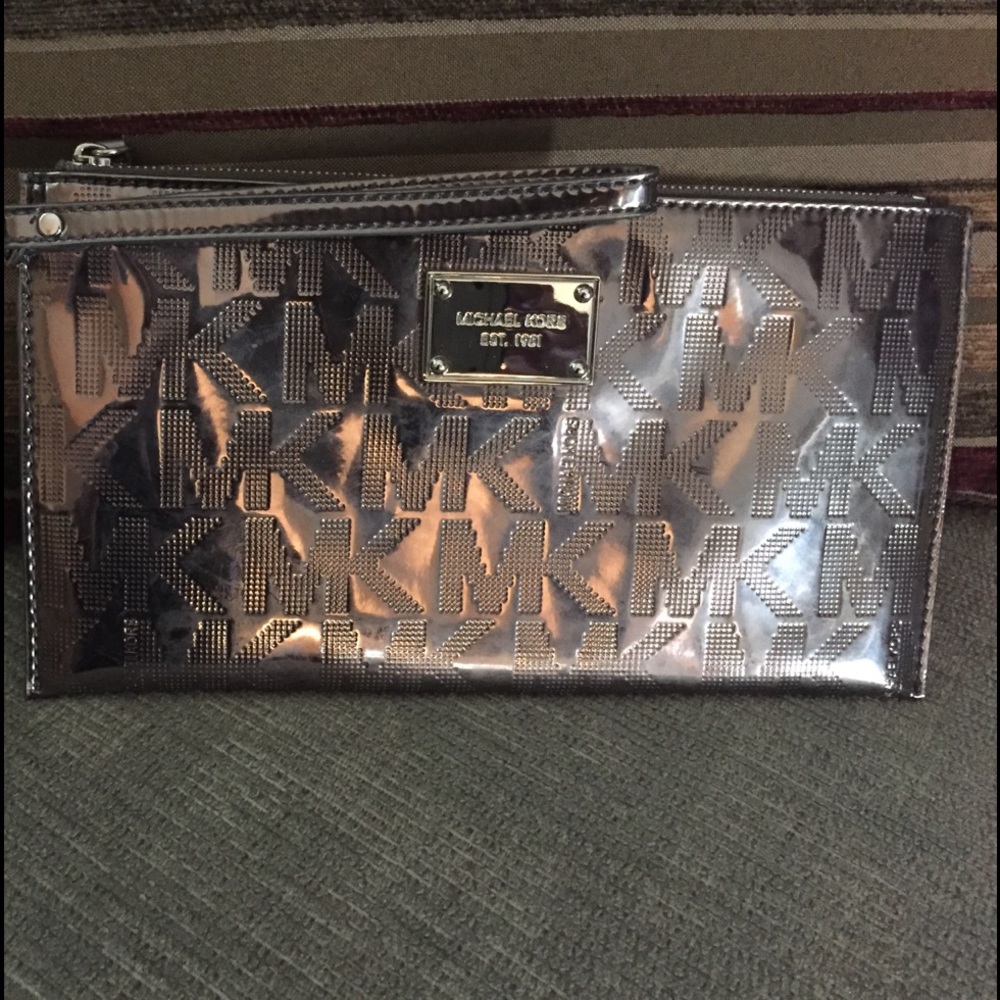 Michael Kors wristlet