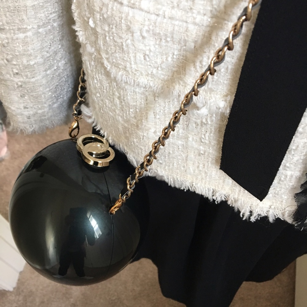 Black Pearl Crossbody Clutch - Picture 4 of 8