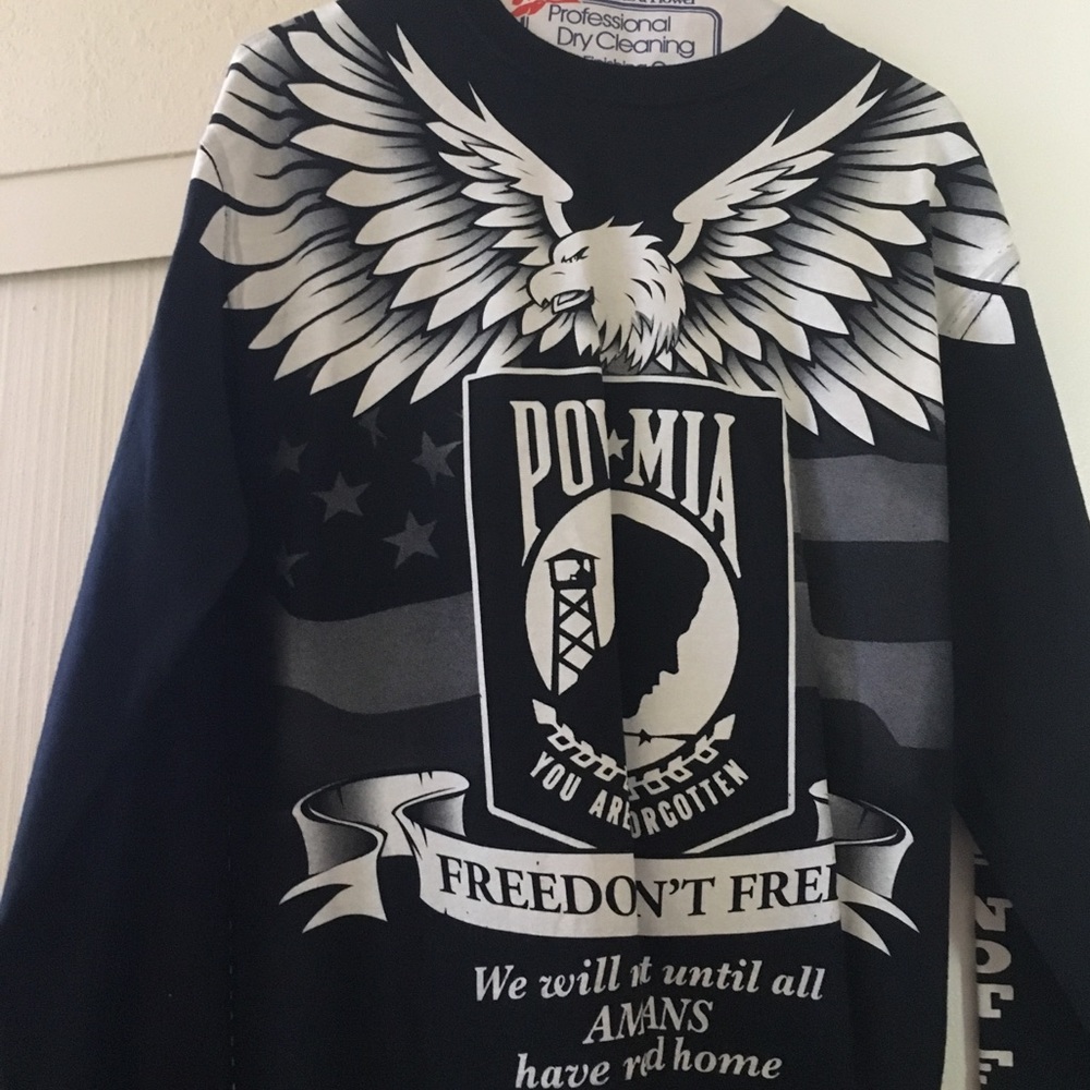 Woman's MD. Long sleeve shirt . Like new.