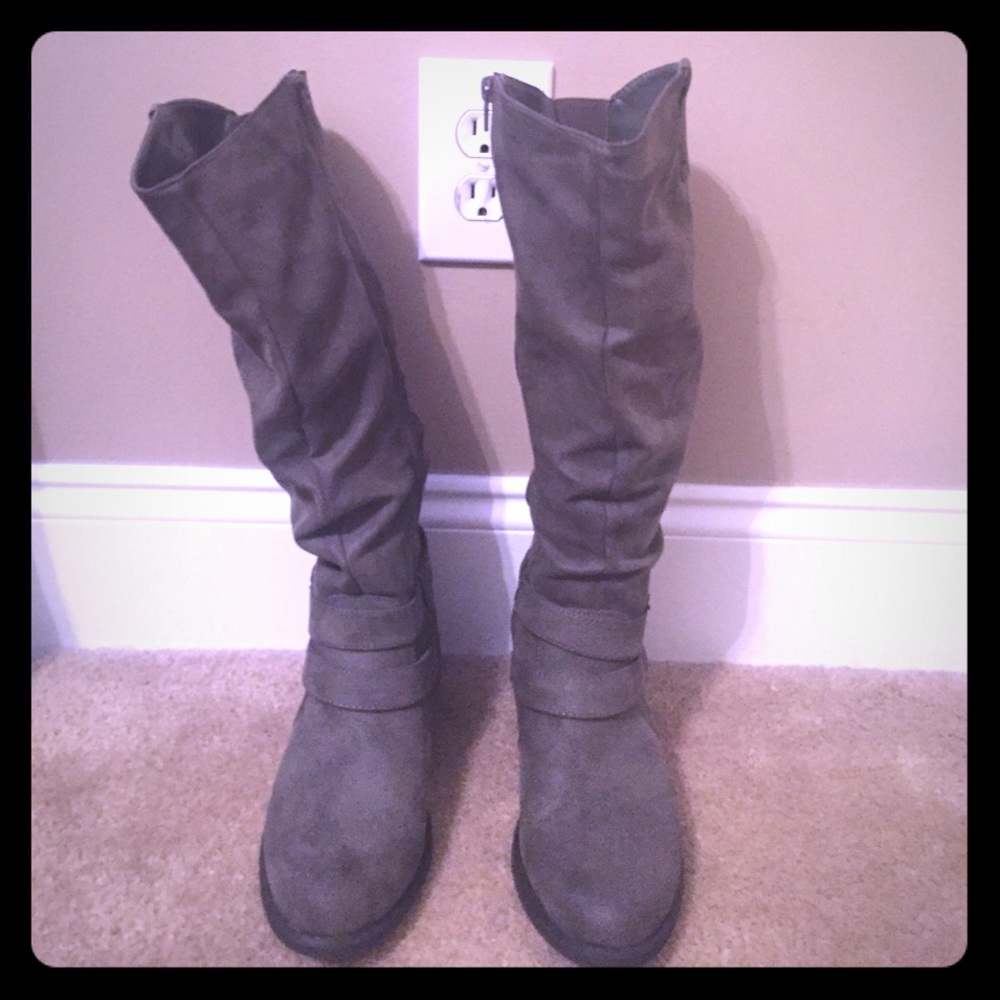 Grey boots