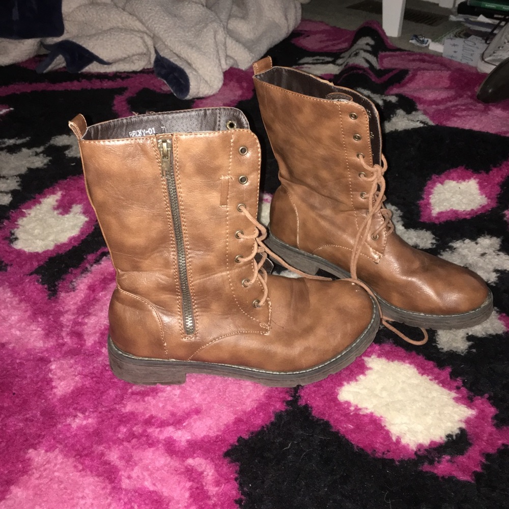 Combat boots