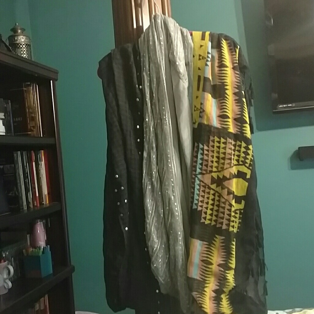 **SOLD​** 3scarves, charcoal, grey, tribal