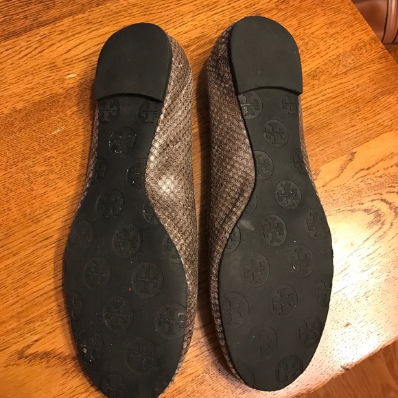 Size 6 Tory Burch flats - Picture 3 of 3