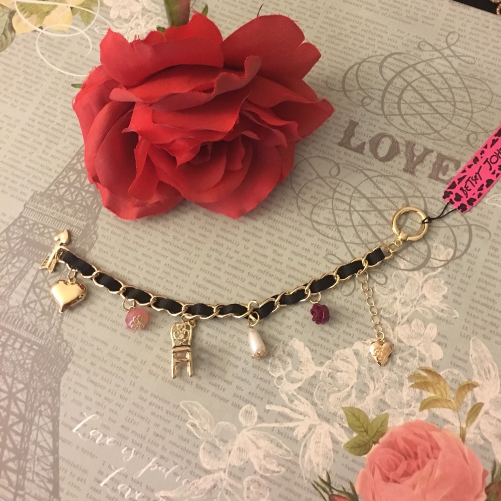💕❤️️💕💋BETSY JOHNSON💋💕❤️️💕Charm Bracelet 💋