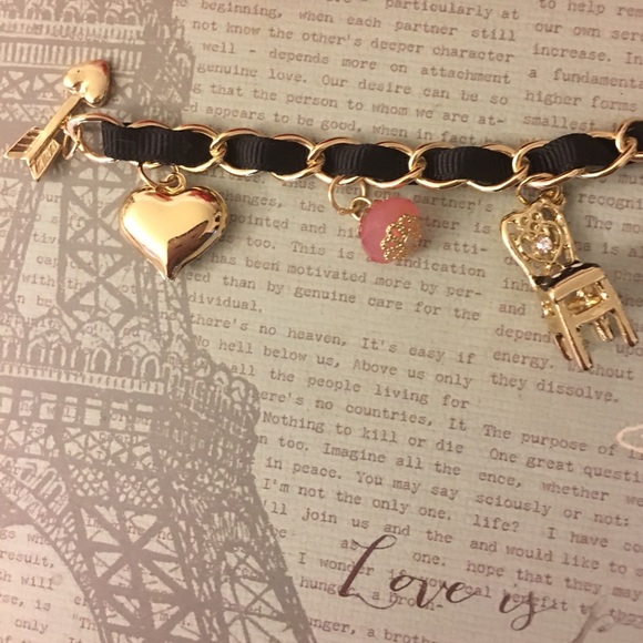 ๐โค๏ธ๏ธ๐๐BETSY JOHNSON๐๐โค๏ธ๏ธ๐Charm Bracelet ๐ - Picture 2 of 4